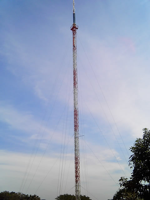 Torres Estaiada para Telecomunicação